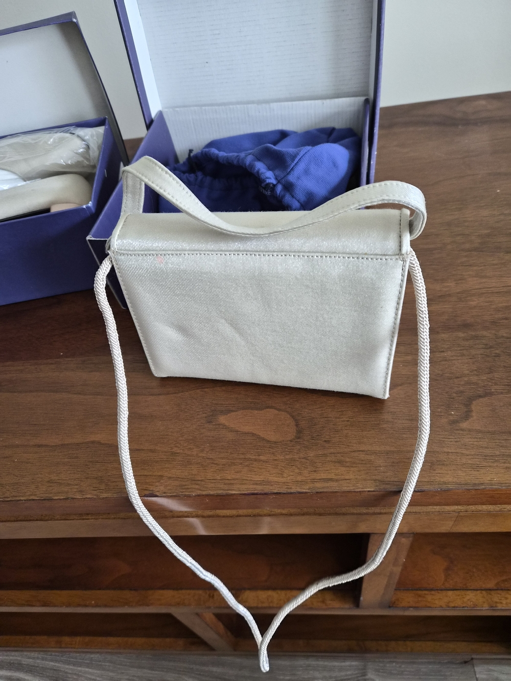 Stuart Weitzman - Picture 8 of 11